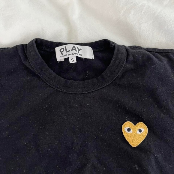 Comme Des Garçons PLAY Black & Gold Heart Patch T-Shirt - Picture 3 of 3